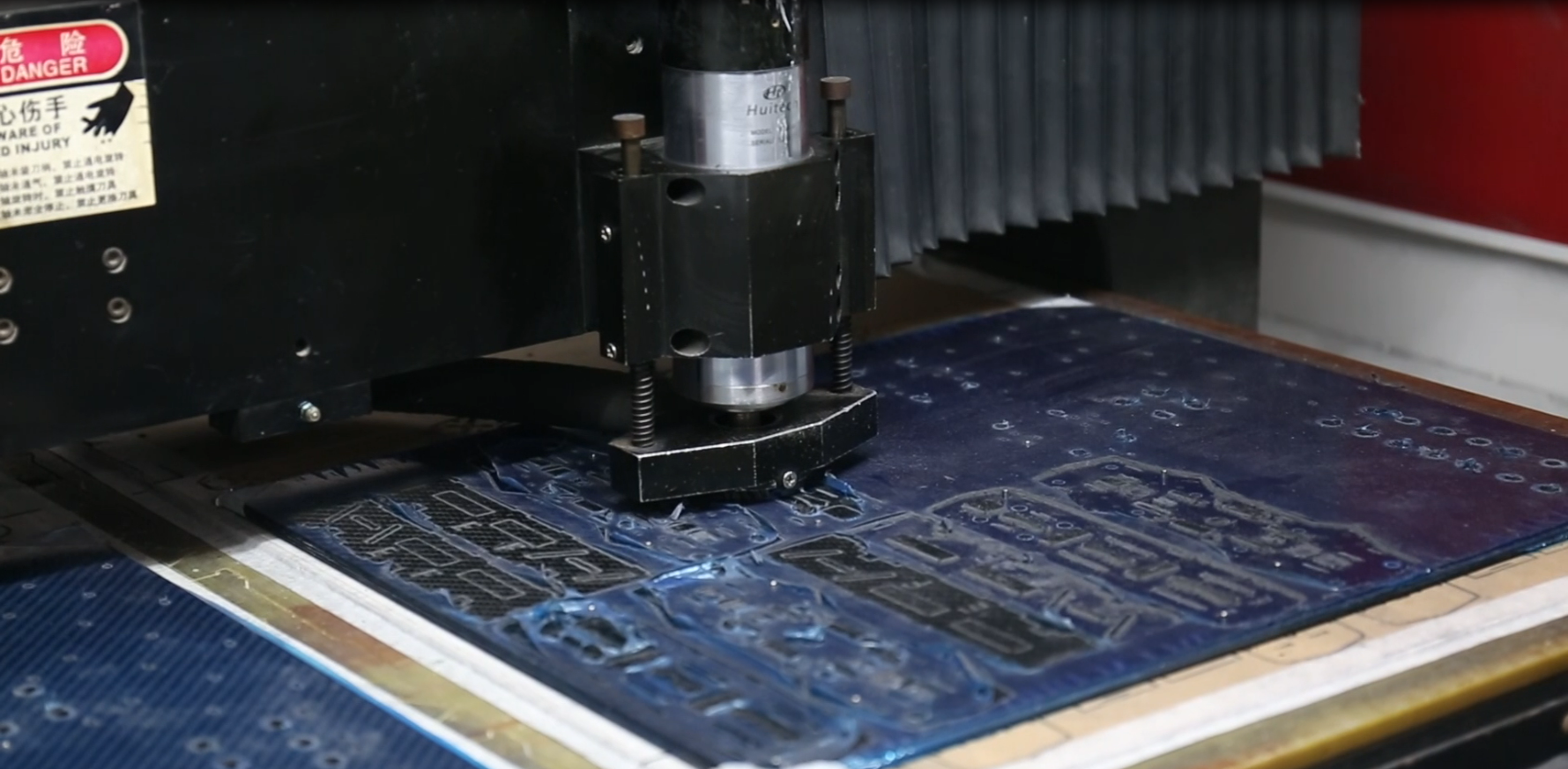 The 2 most common processing methods about carbon fiber CNC cutting
